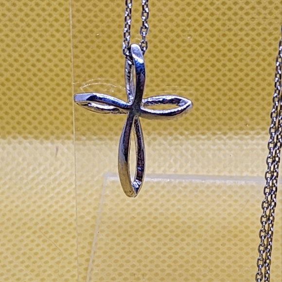 Jewelry - Silver cross necklace